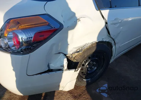 2010 Nissan Altima 2.5 S z USA, uszkodzony, nr VIN 1N4AL2AP1AN453217